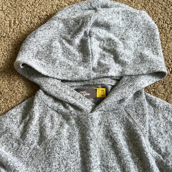 RUMI & RYDER | Lightweight Gray Hooded Sweater - Picture 2 of 5